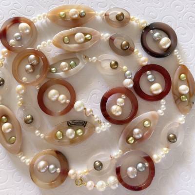Exklusive Achatkette in beige braun mit Zuchtperlen 116 cm lang, lange Edelsteinkette, Geschenk Frau, Handarbeit