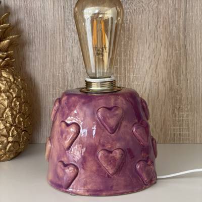 Tischleuchte Nachttischlampe Tischlampe "lila Herzen" aus Steingut Keramik