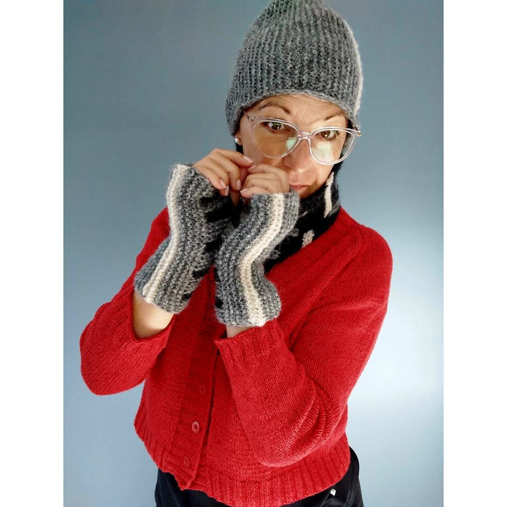 Strickanleitung Linear Set: Kuscheliges Trio aus Mütze, Halswärmer und Stulpen Bild 8