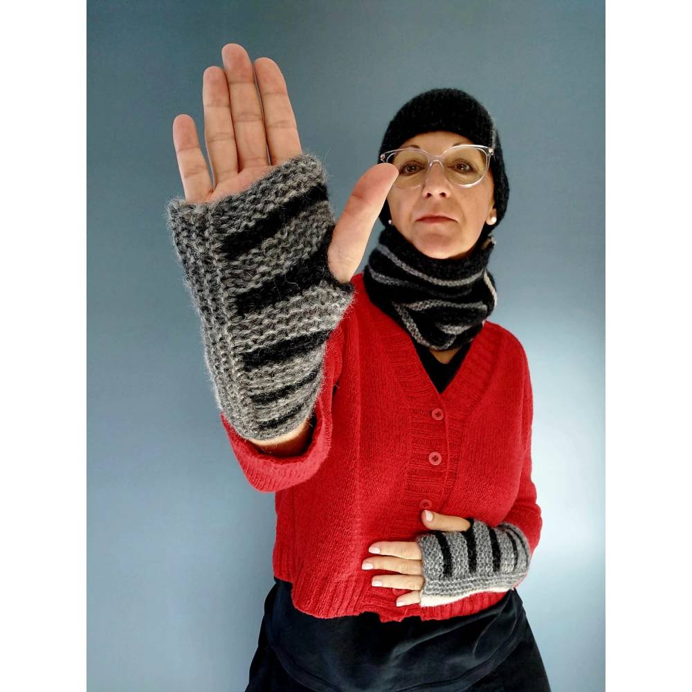 Strickanleitung Linear Set: Kuscheliges Trio aus Mütze, Halswärmer und Stulpen Bild 9