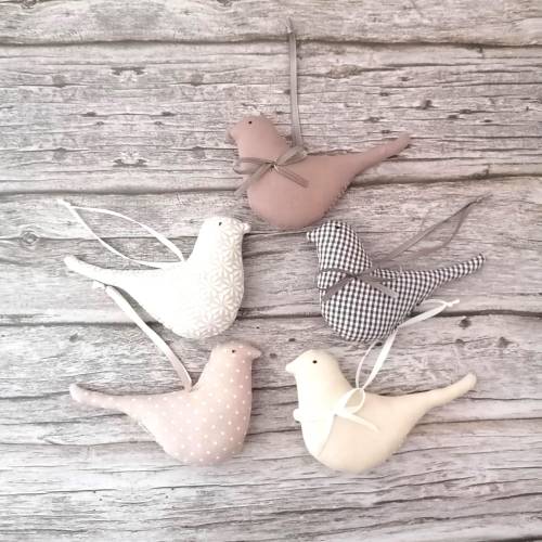 Stoffvögel zum Aufhängen - Handgenähte Vögel in beige braun - 5er Set - Herbstdeko Fenster - Landhausdeko - Walddeko