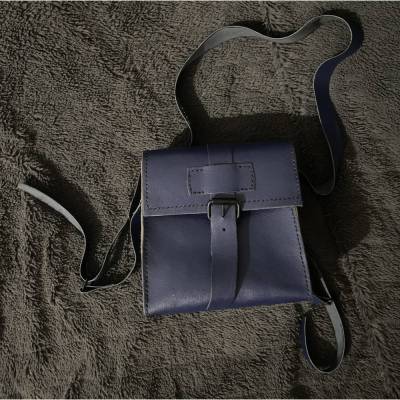 Handgefertigte blaue Lederhandtasche, Tasche aus Leder mit Schultergurt als Umhängetasche
