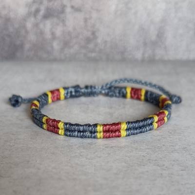 Makramee-Armband „Cadence“ – Grau & Himbeere & Leuchtendgelb
