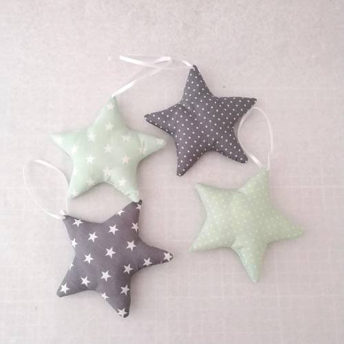 4 Sterne aus Stoff in grün und grau zum Aufhängen für das Kinderzimmer - Deko Babyzimmer - Geschenk Babyparty