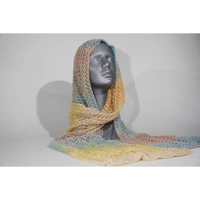 Handgestrickter Sommerschal in Pastellfarben