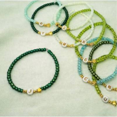 Personalisiertes Perlenarmband mit Initiale  | Handgemachtes Namensarmband | Individuelles Geschenk | Elastisches Armba