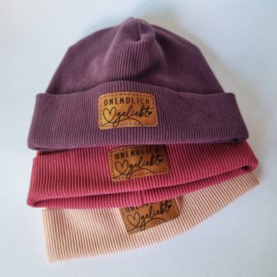 Ripp-Beanie mit Statement-Label, Kopfumfang 46, in Rosatönen - von he-ART by helen hesse