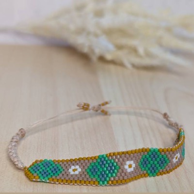 personalisiertes Armband mit Glückskleemuster und Blüten | Perlenarmband Wunschfarben handgewebt Peyote