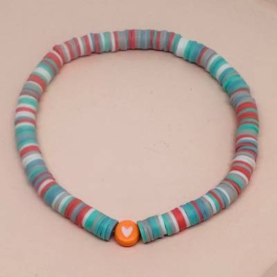 Personalisiertes Heishi Perlenarmband mit Wunschtext – Handgemachtes Boho Sommerarmband individuell gestalten