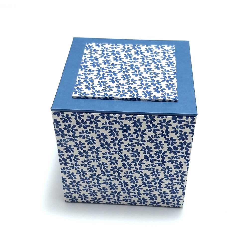 Quadratische Box - Blaue Blumen - Dekorative Aufbewahrungsbox