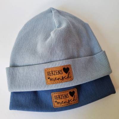 Ripp-Beanie mit Statement-Label, Kopfumfang 48, in Blautönen - von he-ART by helen hesse