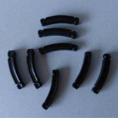 Keramikperlen, schwarz, großes Bogenstück, 57x9x9 mm, 1 Bohrung,  Schmuckelement, Perlen