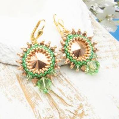 Elegant funkelnde braune, grüne boho Ohrringe, handgemachte Ohrhänger, Unikat Glasperlenschmuck, Geschenkidee für Frauen