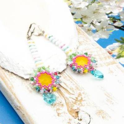 Ohrringe, Geburtstag Frau Freundin, bunt, weiß, Ohrhänger, Schmuck, Geschenkidee Frau, hippie Strandhochzeit, Unikat