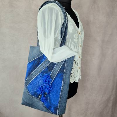​Upcycling Jeans-Shopper „Kornblumenblau“ mit Handfilz & Seidenblumen – Einzigartiges Unikat