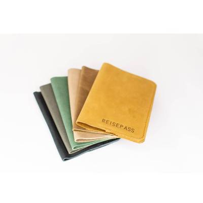 Reisepasshülle aus Leder personalisierbar mit deinem Namen -  Geschenk für Reiselustige