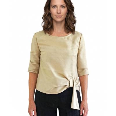Damen Bluse mit seitlicher Drapierung und halbem Ärmel - Faltendetail