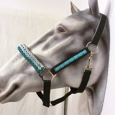 Pferdehalfter "Emerald" Reithalfter geflochtener Nasenriemen Paracord individualisierbar robust handgefertigt 