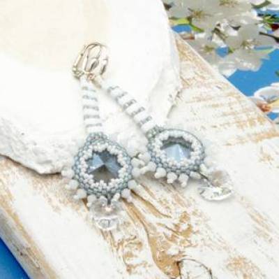 Ohrringe, Geburtstag Frau Freundin, grau, weiß, Ohrhänger, Schmuck, Geschenkidee Frau, boho Braut Strandhochzeit, Unikat