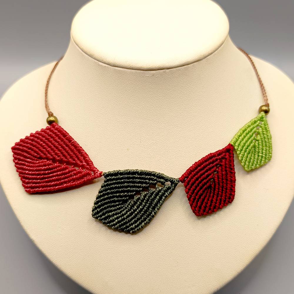 Makramee Kette mit Blättern in petrol, türkis, olive, grün Bild 3