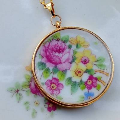 Kette Amulett handarbeit Porzellan Vintage 