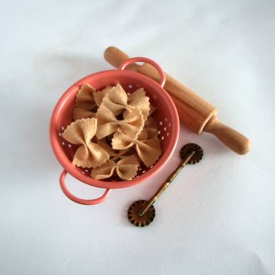 Nudeln aus Filz Farfalle handgenäht – Spielessen für Kaufladen & Kinderküche