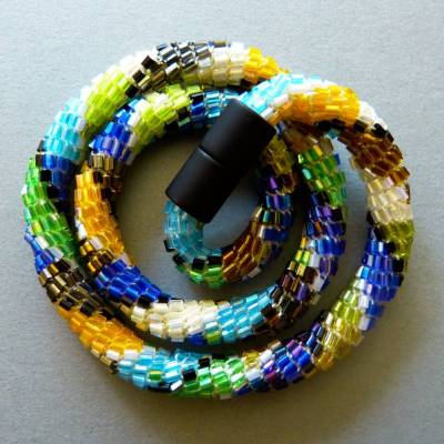 Halskette Rauten, Häkelkette grün blau und mehr, Länge 45 cm, Perlenkette aus Glasperlen gehäkelt, Rocailles