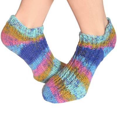 Handgestrickte Sneaker Socken *Regenbogen* – Wollfrei, Unisex, Größe 38/39