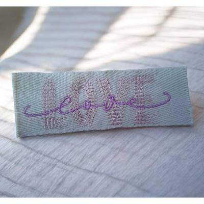 Besticktes webband/label „love“ – liebevolles Detail für Kleidung, Taschen & DIY Projekten - 40mm breit