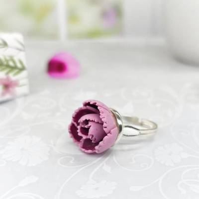 Nelken Ring aus Polymer Clay, Bordeaux   verstellbarer Blumen-Cocktailring