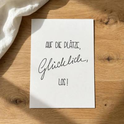 Postkarte „Auf die Plätze glücklich los“ – Mut für deinen Start