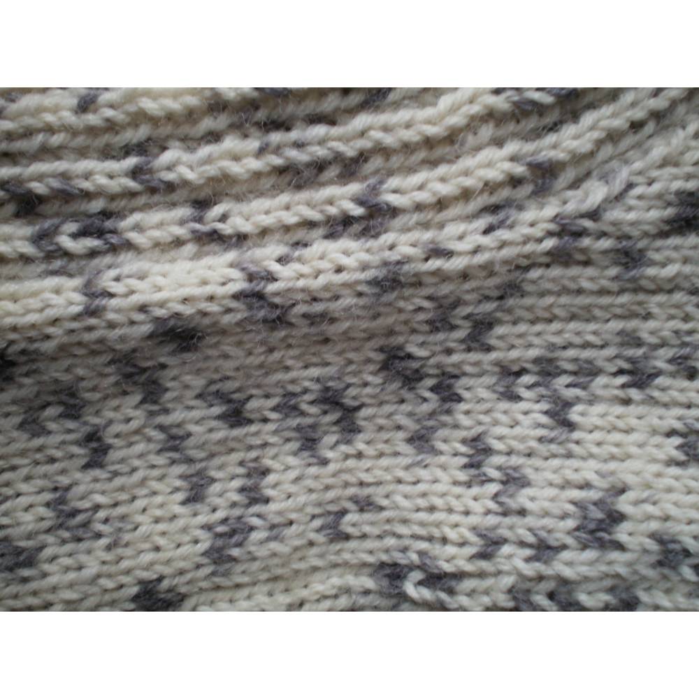 Handgestrickte Damensocken Größe 36/37 | Wollweiß mit grauen Punkten | Weiche Socken Bild 3