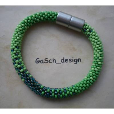 Häkelarmband, gehäkeltes Perlenarmband * Grün geht immer