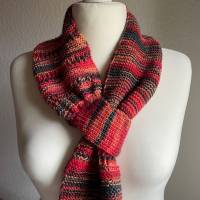 Handgestrickter Wollschal 75 cm lang rot-anthrazit-orange – Strickschal für Damen & Mädchen, warmes Accessoire