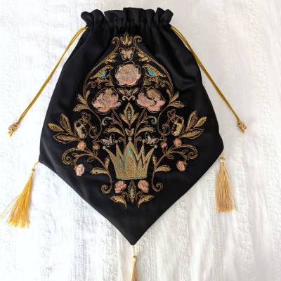 Große Handtasche aus schwarzem Baumwollsatin mit viktorianischer Stickerei