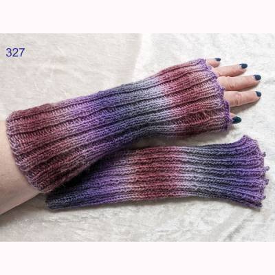Handstulpen Lila Grau Farbverlauf handgestrickt Länge ca 26 cm Umfang dehnbar bis ca 28 cm