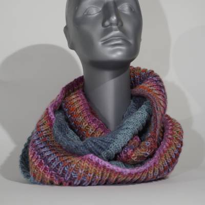 Handgestrickter doppelter Loop