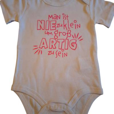 Baby Body, 0 - 3 Monate, Geschenk zur Geburt, Erstlingsbody, mit Spruch auf der Vorderseite