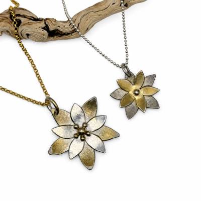 Blütenanhänger aus 925 Silber, teilweise 24 ct vergoldet – handgefertigter Blumenanhänger in zwei Größen