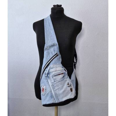 Maritime Crossbody Bag Rucksack – Handtasche aus Jeans, Unikat mit Stickereien