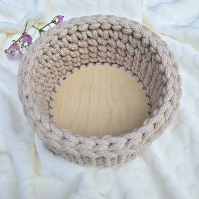 Korb/Körbchen gehäkelt mit Holzboden rund beige
