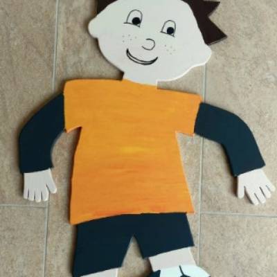 Kinderschild "Marek" – Kinderfigur als Willkommensschild – Warnschild Spielstraße Kindergarten – Gartendeko für Kinder