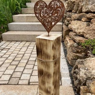 Willkommen zu Hause – handgemachte Holzstele für den Hauseingang