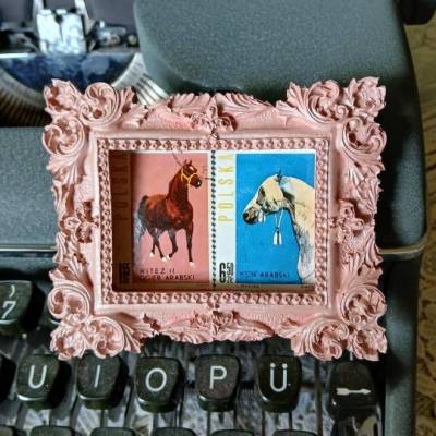 Magnetisches Briefmarken‑Minibild | Arabische Pferde  |Apricot| Künstlergips‑Unikat