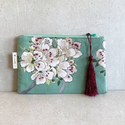 Etui Sakura türkis mit Kirschblüten und seidiger Quaste, Innenstoff beschichtet und abwischbar