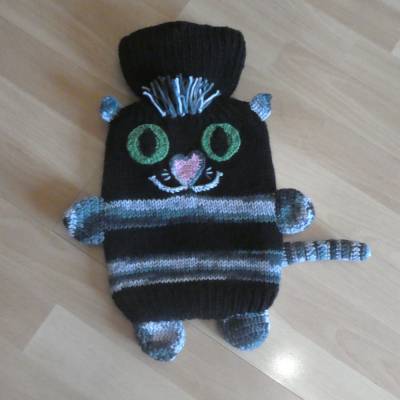 Gestrickter Wärmflaschenbezug - Katze - schwarz-grau-grün- inkl.Wärmflasche