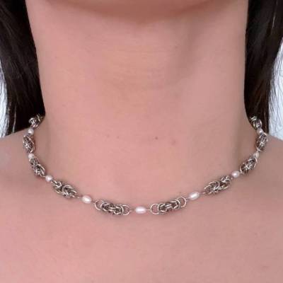 Pearl Weave Full Circle Design – Halskette aus Süßwasser-Reiskornperlen mit Kettengeflecht aus Edelstahl 316