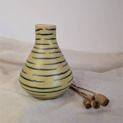 Kleine Vintage Solitär-Vase 3135 organische Tropfenform grafisches Dekor Blumenvase prähistorische Formsprache Tischvase