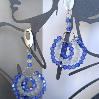 Kobaltblaue Perlen Ohrringe, dreireihige Creolen, lange handgemachte Ohrringe, Blau Silber
