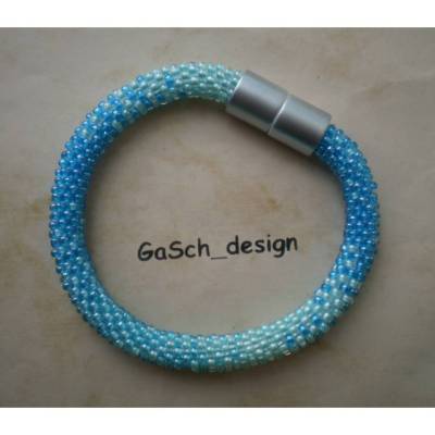 Häkelarmband, gehäkeltes Perlenarmband * Wasser fließt
